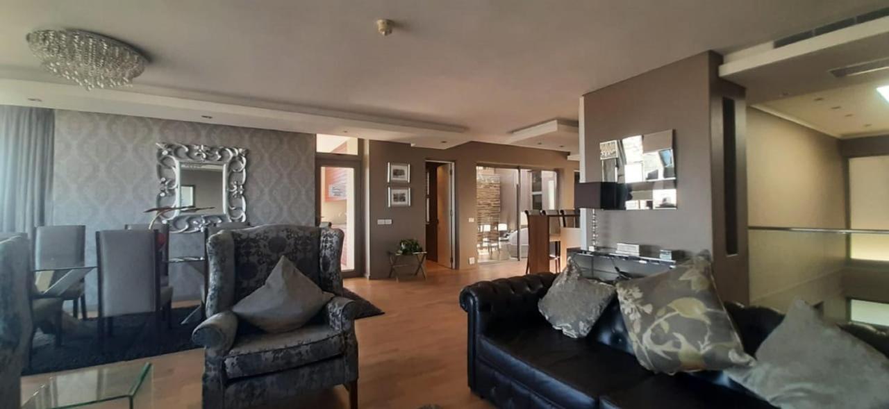 The Residences At Crystal Towers Aparthotel