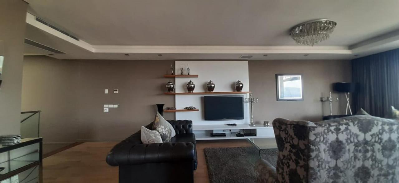 Aparthotel The Residences At Crystal Towers Cape Town